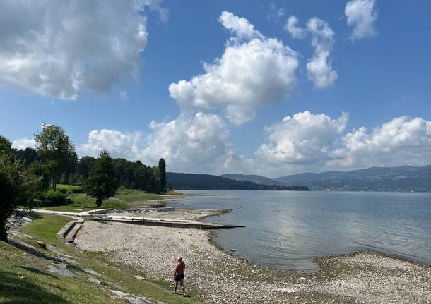 Il Lago Maggiore in secca, le spiagge a Ispra