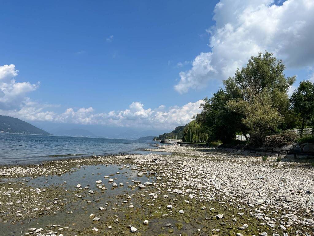 Il Lago Maggiore in secca, le spiagge a Ispra