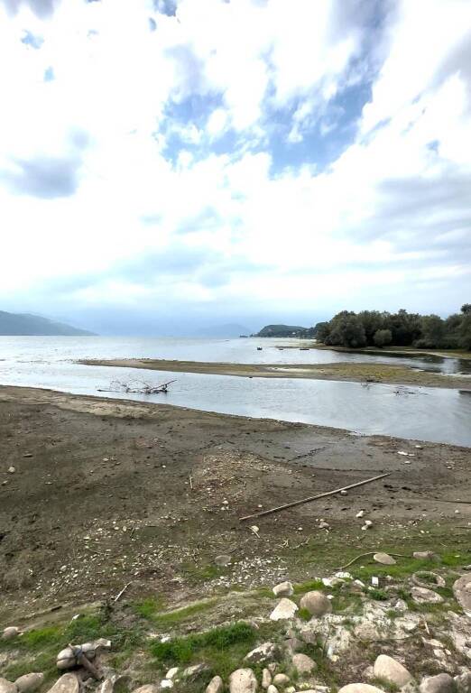 Il Lago Maggiore in secca, le spiagge a Ispra