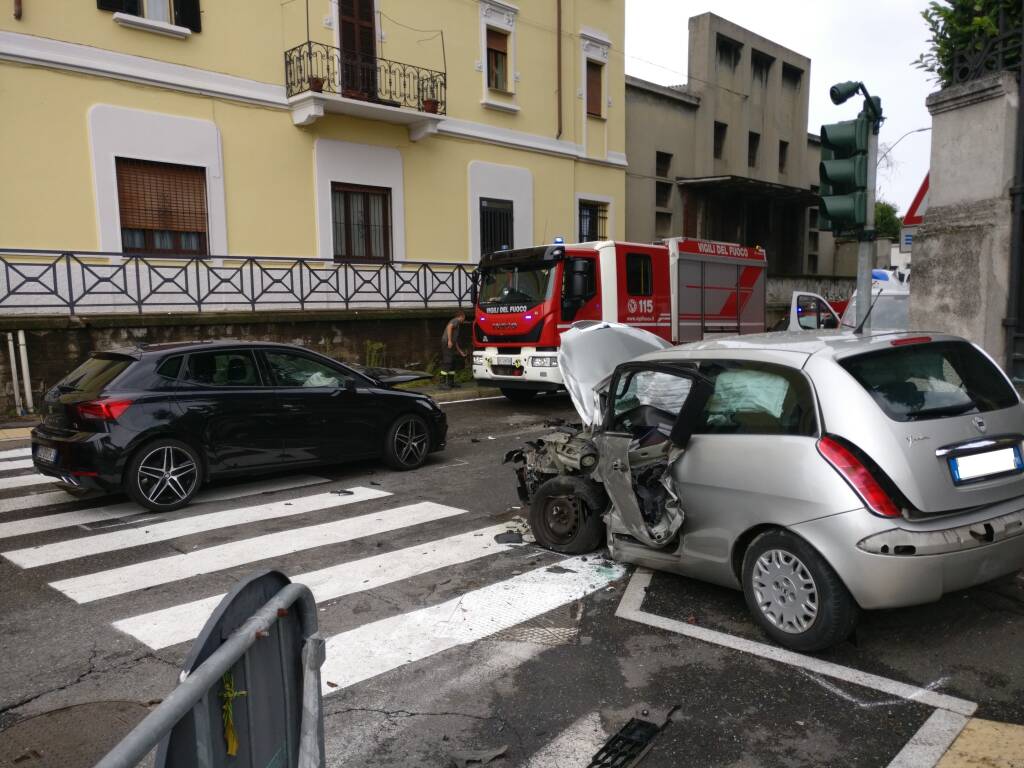 incidente via costa Busto Arsizio