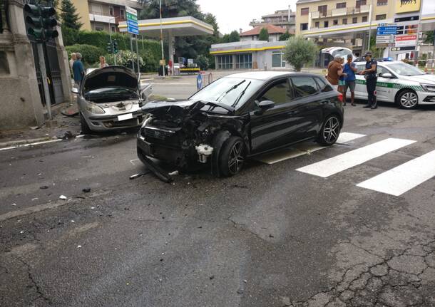 Incidente in via Costa a Busto Arsizio