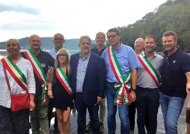 L'inaugurazione della passerella sul Lago di Comabbio