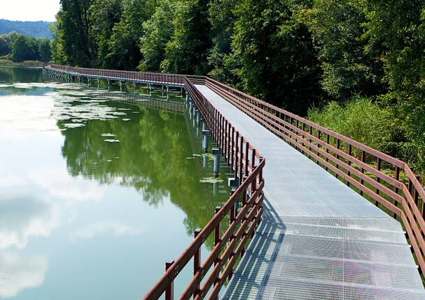 La nuova passerella del lago di comabbio