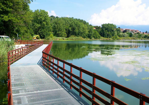 La nuova passerella del lago di comabbio