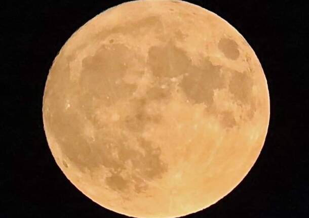 La super Luna Blu sopra i cieli del Varesotto