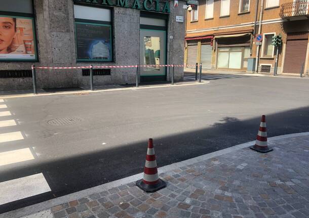 Piazza del Popolo a Legnano verso il completamento con gli ultimi arredi