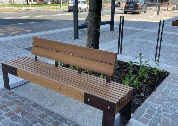 Piazza del Popolo a Legnano verso il completamento con gli ultimi arredi