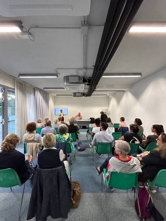 A Laveno Mombello il festival della biblioterapia: le foto del primo giorno 