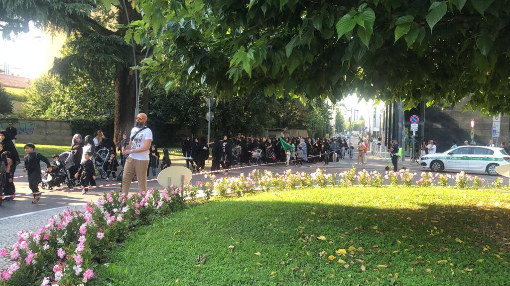A Legnano la processione per la Pace della comunità pakistana sciita