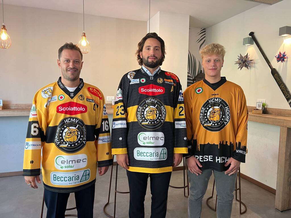 Al Caffè Beccaria la presentazione della nuova maglia dell'Hockey Varese/ Stagione 2023/2024