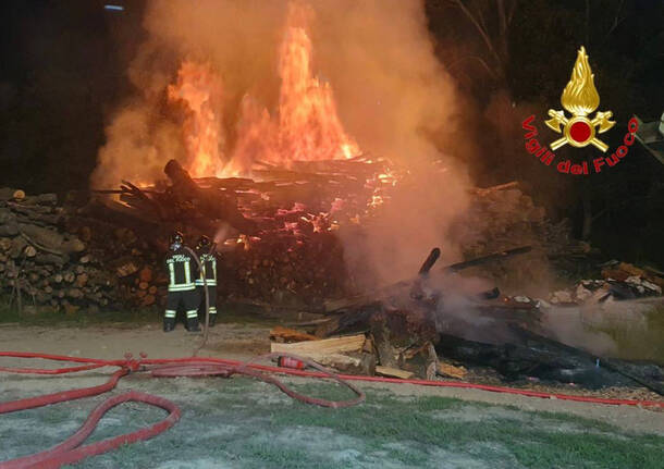 Fiamme in via Corridoni a Varese