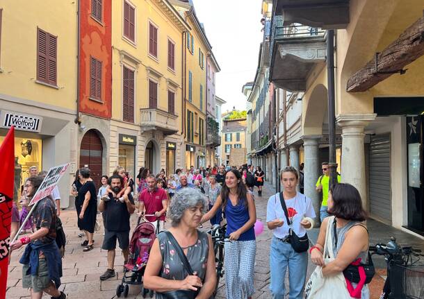 FemVa sfila in centro di Varese contro la violenza di genere