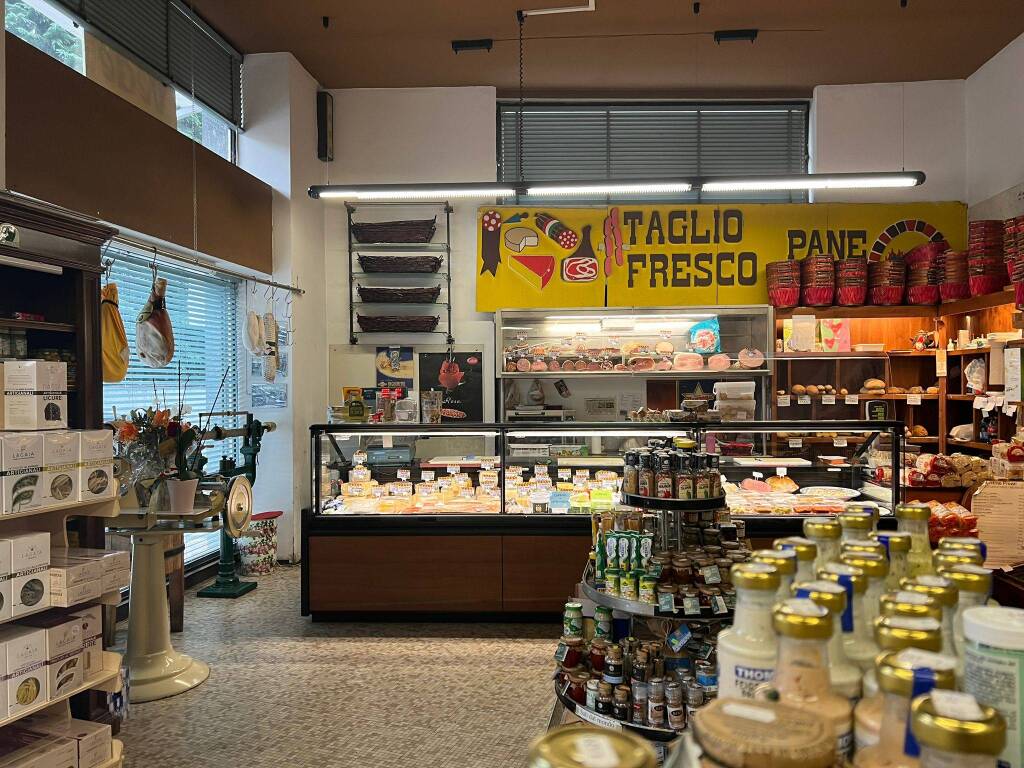 Il negozio Vegé di Ispra compie 60 anni 