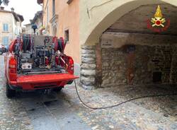 Incendio a Castello Cabiaglio, sul posto i vigili del fuoco