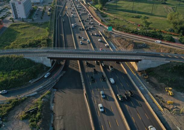 L'inaugurazione della quinta corsia sulla A8 a Lainate