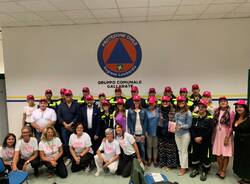 La Protezione Civile indossa cappellini rosa “fuori ordinanza” per la prevenzione del tumore al seno