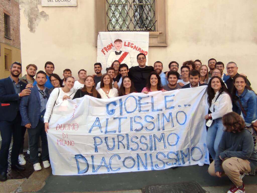 Tra i 15 diaconi ordinati in Duomo a Milano il legnanese Gioele Asquini