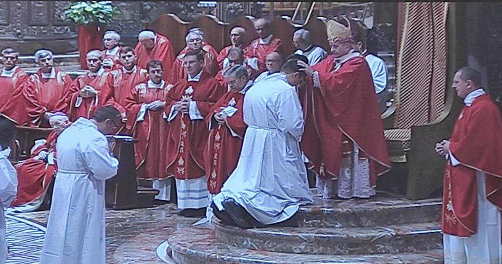 Tra i 15 diaconi ordinati in Duomo a Milano il legnanese Gioele Asquini