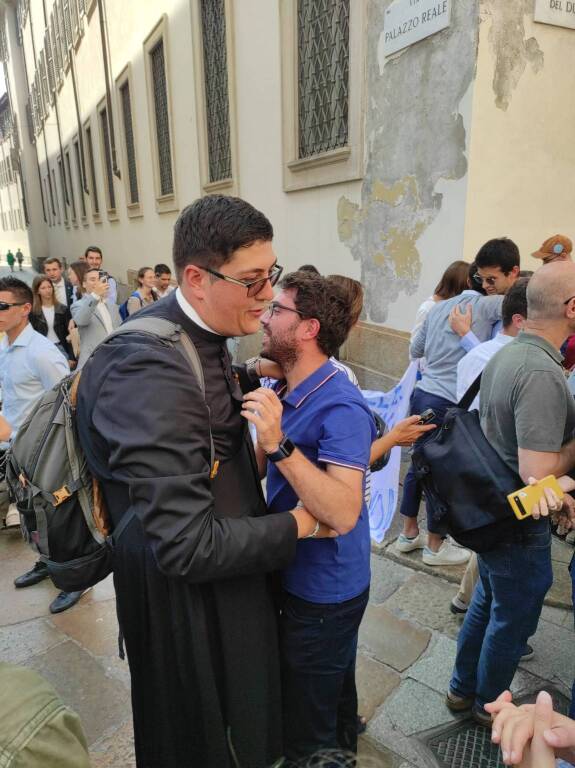 Tra i 15 diaconi ordinati in Duomo a Milano il legnanese Gioele Asquini