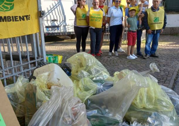 Una domenica di pulizie per volontari e cittadini con Ambiente Saronno