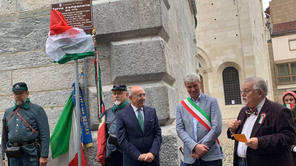 Una targa per spiegare i buchi del Bernascone a Varese