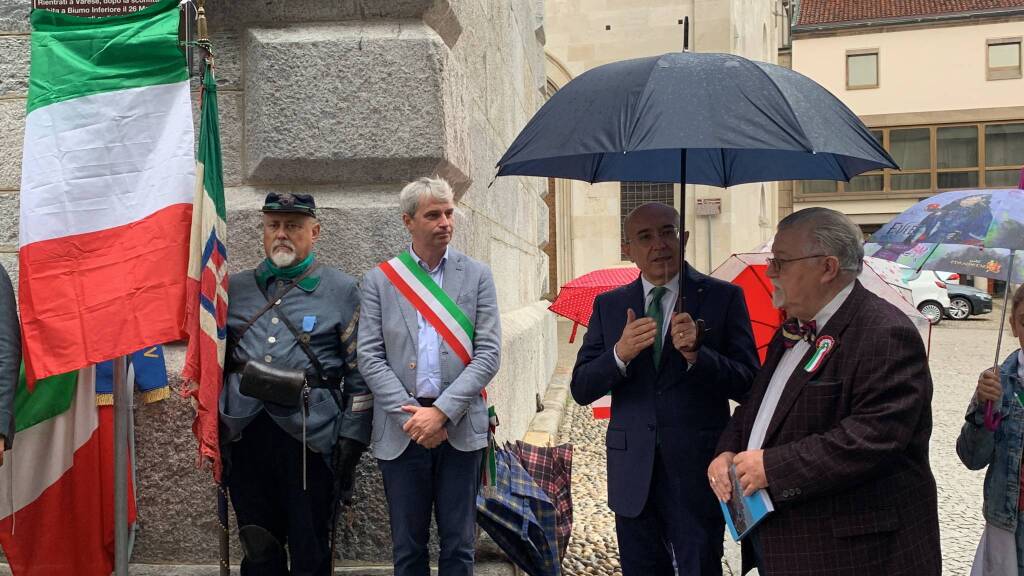 Una targa per spiegare i buchi del Bernascone a Varese