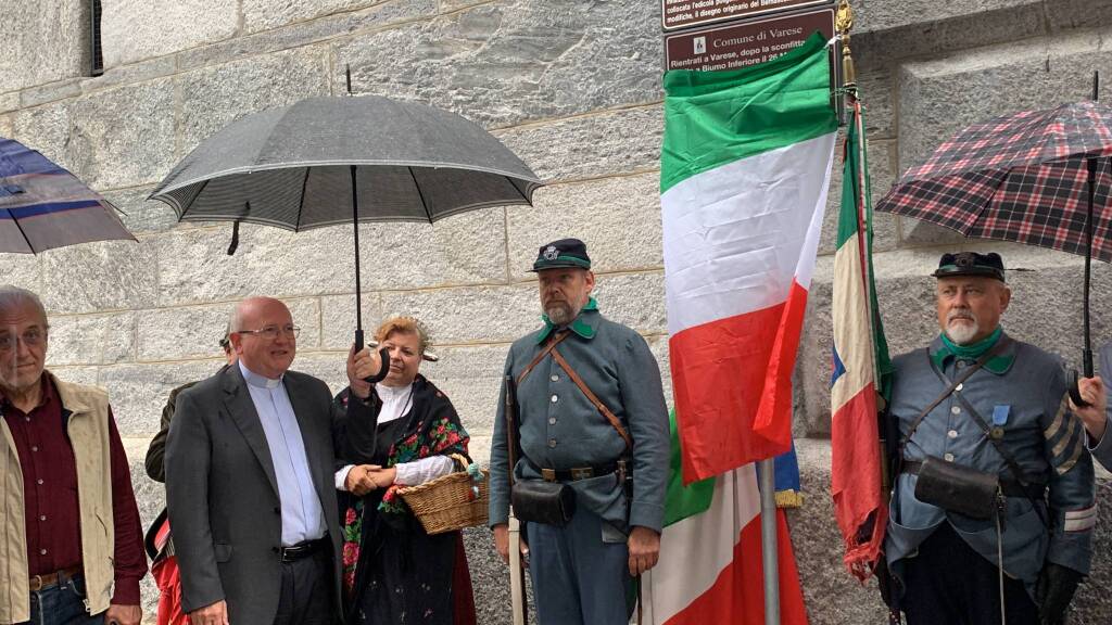 Una targa per spiegare i buchi del Bernascone a Varese