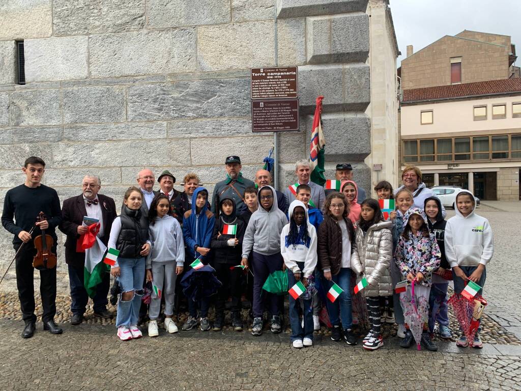 Una targa per spiegare i buchi del Bernascone a Varese