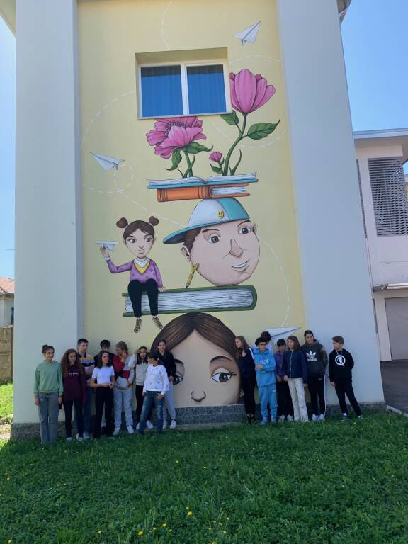 Venegono Inferiore - Due murales di Sea Creative alle scuole