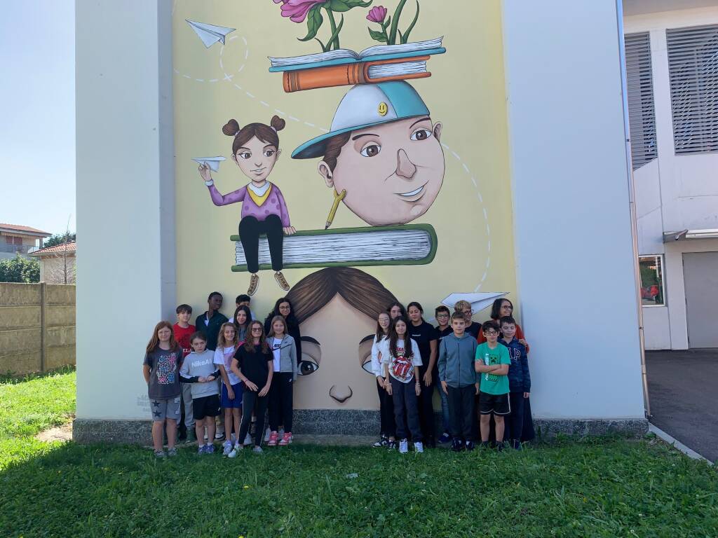 Venegono Inferiore - Due murales di Sea Creative alle scuole