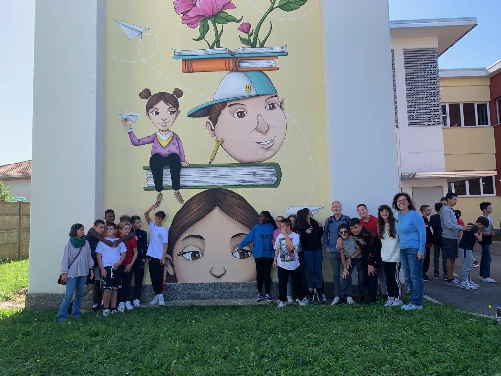 Venegono Inferiore - Due murales di Sea Creative alle scuole
