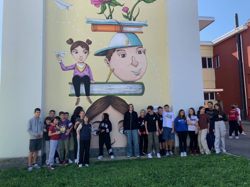 Venegono Inferiore - Due murales di Sea Creative alle scuole