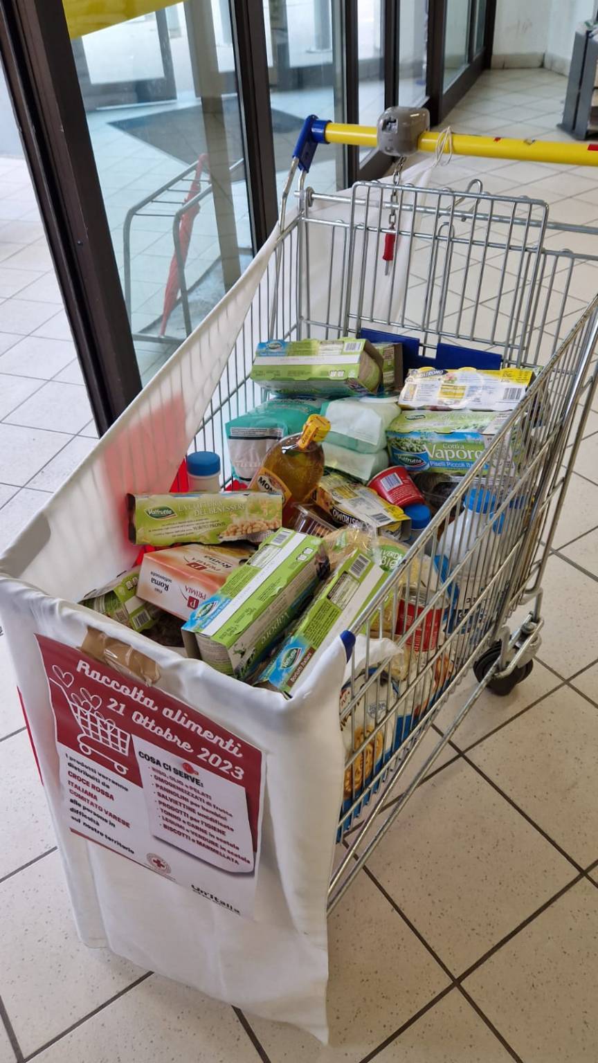 5595 chili di generi alimentari raccolti dai volontari di Croce Rossa Varese