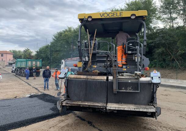 Arriva l’asfalto in piazzale Kennedy, riapertura più vicina