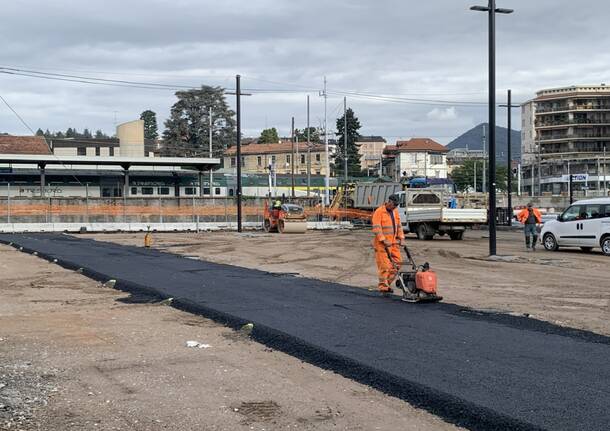 Arriva l’asfalto in piazzale Kennedy, riapertura più vicina