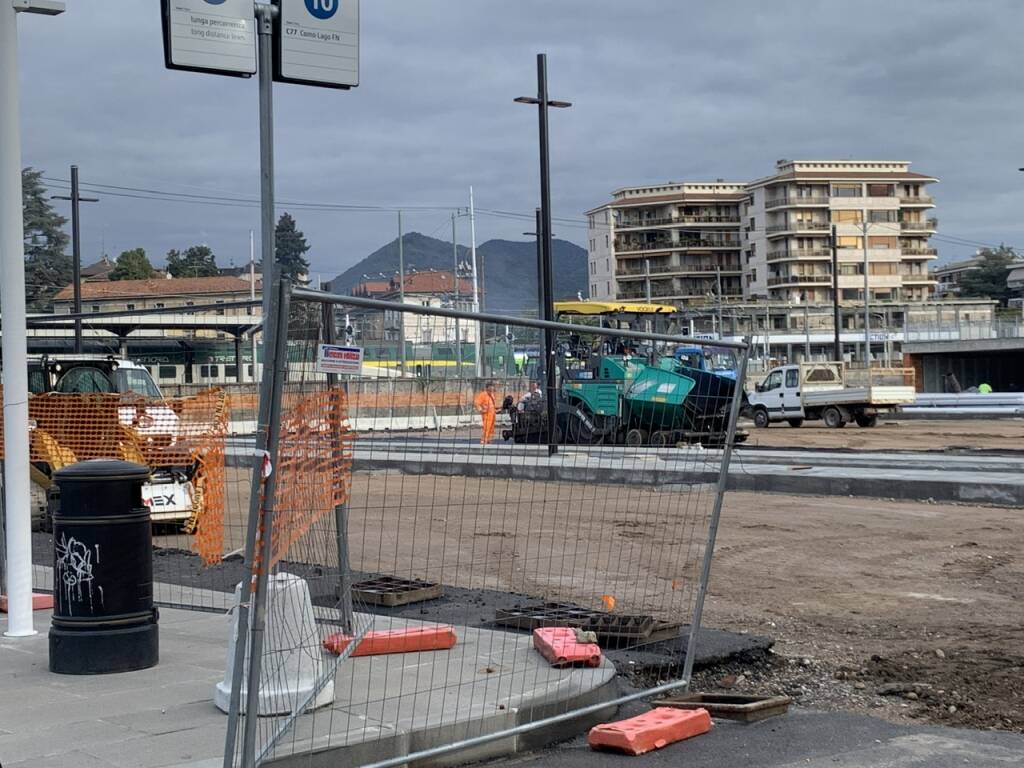 Arriva l’asfalto in piazzale Kennedy, riapertura più vicina