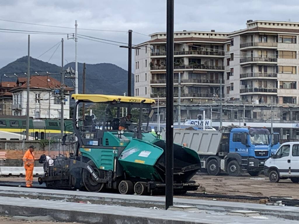 Arriva l’asfalto in piazzale Kennedy, riapertura più vicina