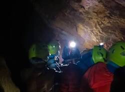 bambini in gita alla grotta remeron