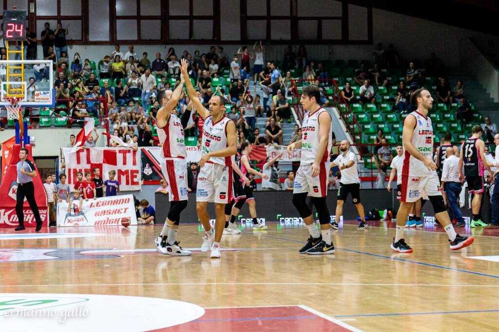 Basket: la sfida tra Legnano e Crema nelle foto di Ermanno 