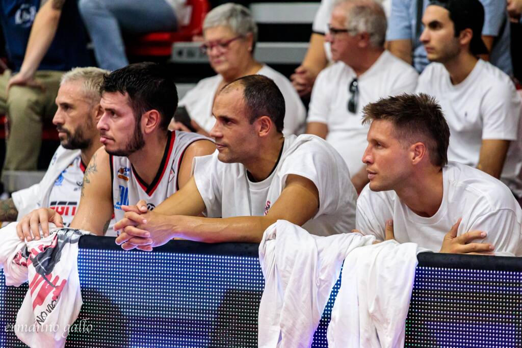 Basket: la sfida tra Legnano e Crema nelle foto di Ermanno 