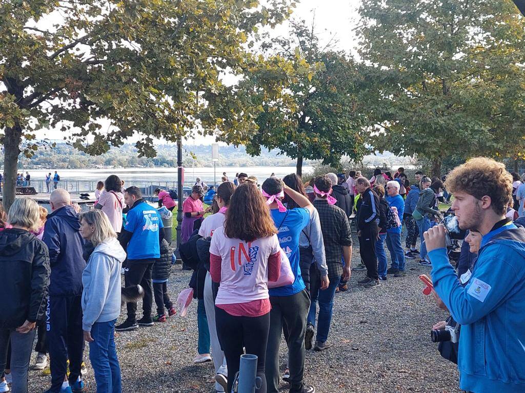 Camminata in rosa, in migliaia in Valbossa per la prevenzione