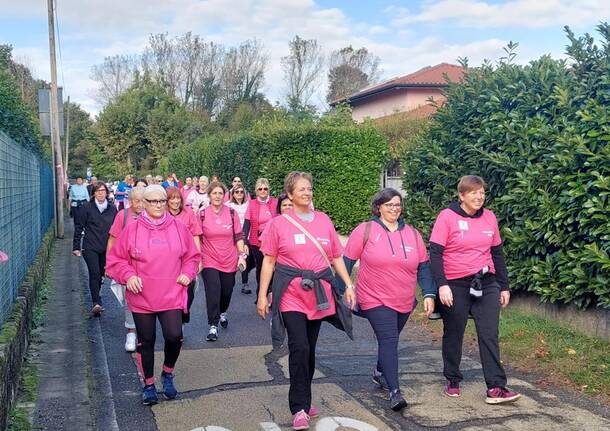 Camminata in rosa, in migliaia in Valbossa per la prevenzione