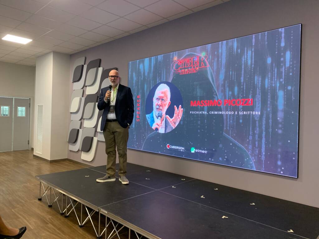 Cyber Things al Campus Elmec Informatica 