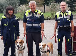 Eva ed Emma tornano a scuola a Legnano per il progetto "Pet therapy"