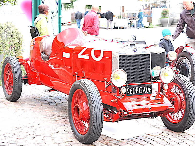 Gallarate si riempie di auto storiche con il "Criterium d'inverno"