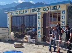 I varesini in viaggio verso il Nepal: secondo giorno tra terremoto, attese e primi passi