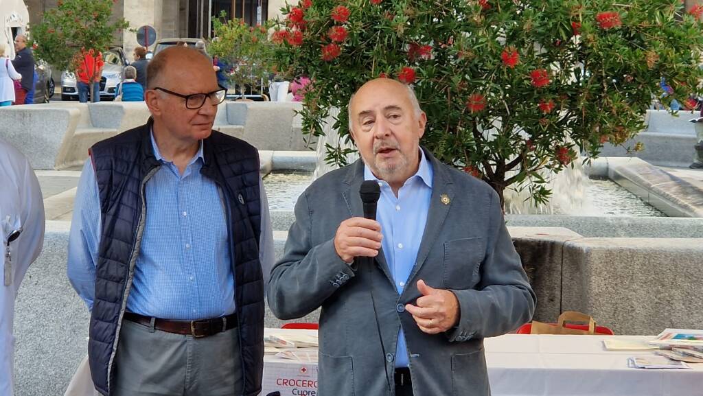 Il villaggio della salute inaugura due nuovi mezzi per la CRI di Varese