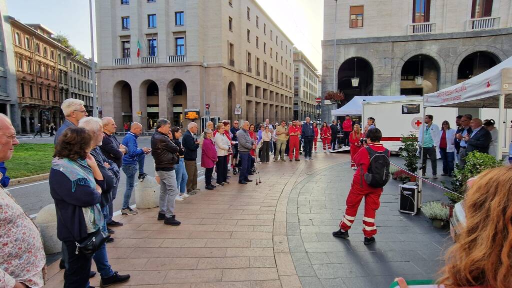 Il villaggio della salute inaugura due nuovi mezzi per la CRI di Varese