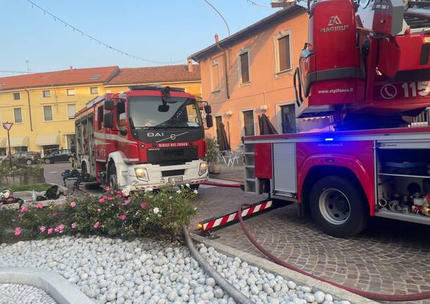 Incendio in centro a Inveruno 