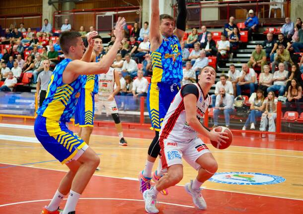 Legnano Basket sfida in casa Piombino. Foto di Daniele Zaffaroni